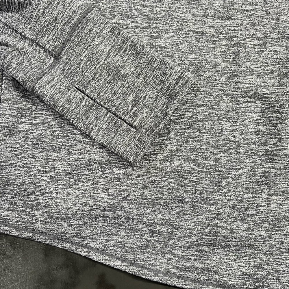 ATHLETA Sun Lover Split Back Tulip UPF Long Sleeve Thumb Hole Gray Top Size M - Picture 8 of 8